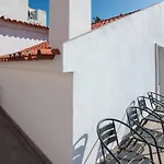Second Floor Apartman Carregado
