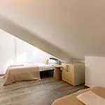 Second Floor Apartman *