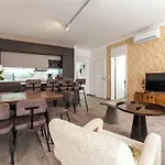 Second Floor Apartman