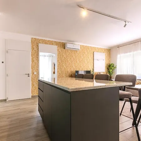 Second Floor كاريغادو