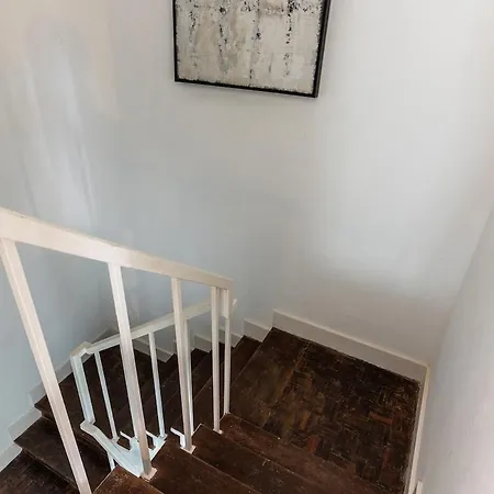 Second Floor شقة *