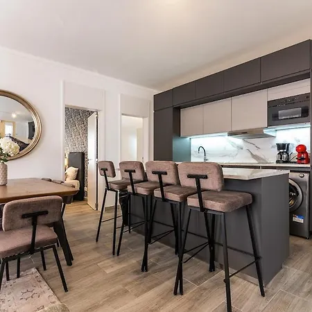 Second Floor شقة كاريغادو