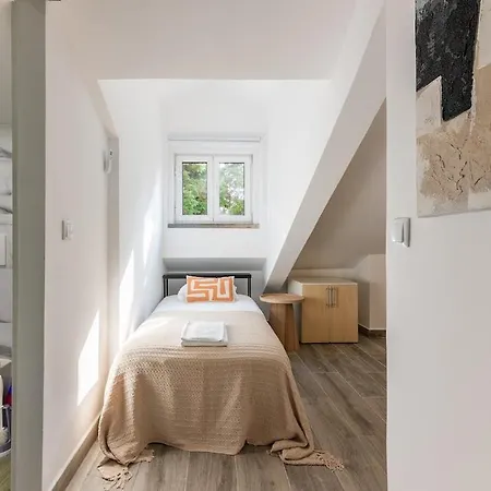 Second Floor كاريغادو