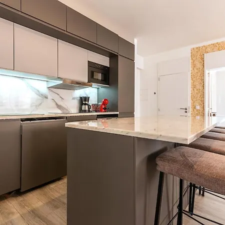 Second Floor * Carregado