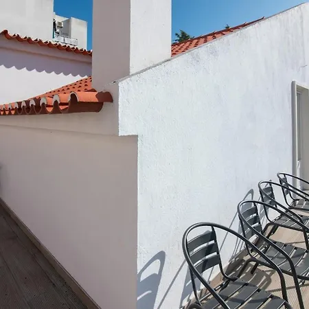Second Floor Апартаменты Каррегаду